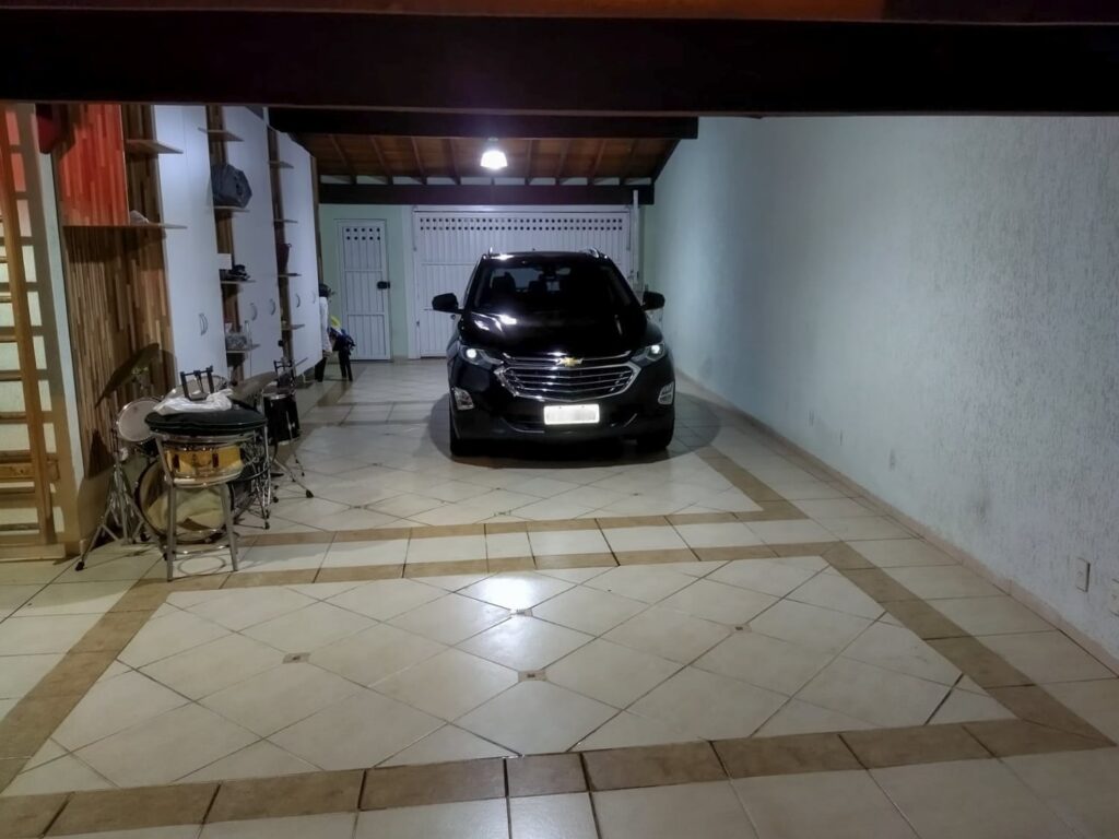Casa com 4 quartos (4 suítes) com edícula à venda em condomínio em Louveira – 400 m²
