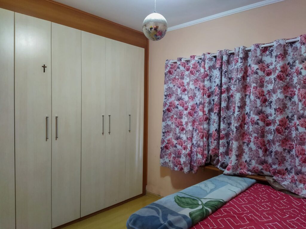Casa com 4 quartos (4 suítes) com edícula à venda em condomínio em Louveira – 400 m²