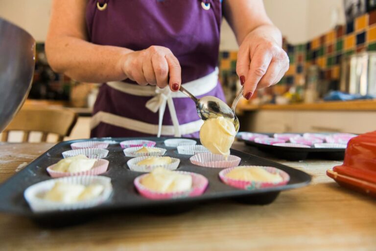Curso gratuito de fabricação de cupcakes e bolos caseiros é oferecido pela Prefeitura de Louveira