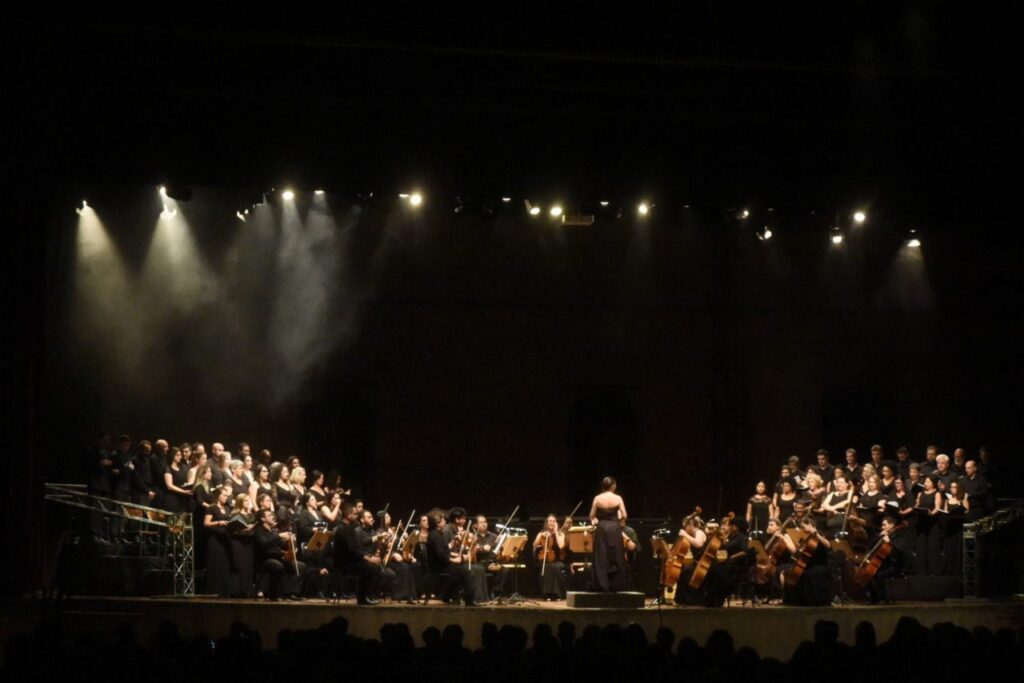 Teatro Polytheama de Jundiaí comemora 111 anos com espetáculo gratuito "Clássicos em Movimento de Natal 2022"