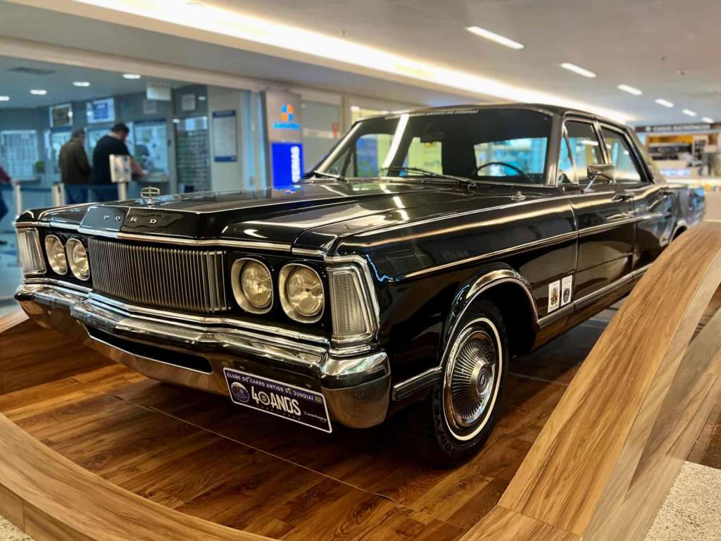 Exposição de Carros Antigos no JundiaíShopping