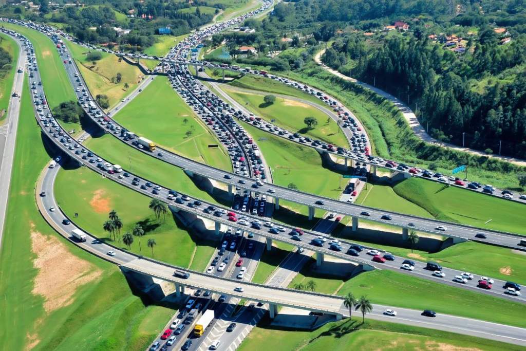 Fim de ano nas estradas: saiba quais os piores horários para viajar na época de Natal e evite pegar congestionamentos