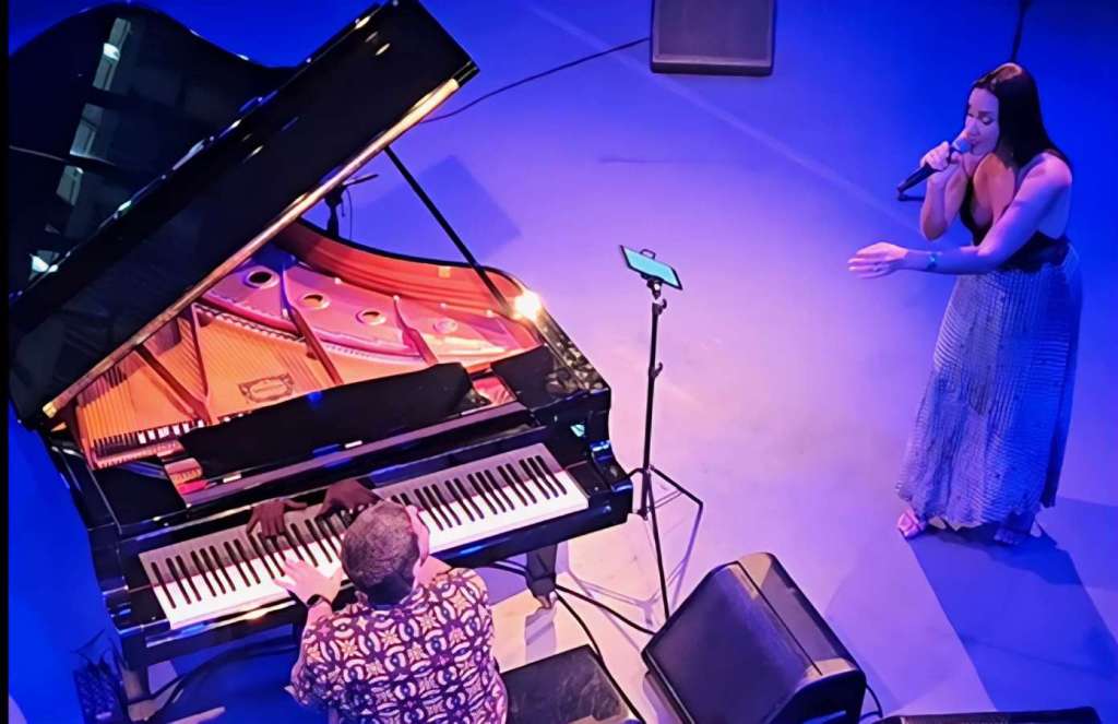 Show gratuito com Ana Paula Moreti e grandes pianistas acontece em Valinhos no Teatro Darci Rossi
